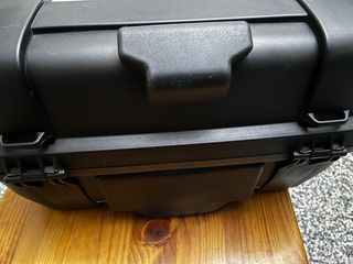 Baúl GIVI TREKKER 52L Aluminio Negro + PARRILLA