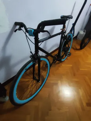 Bicicleta Fixie KAMIKAZE Negra con detalles azules