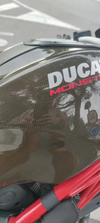 Ducati Monster 796 carbono