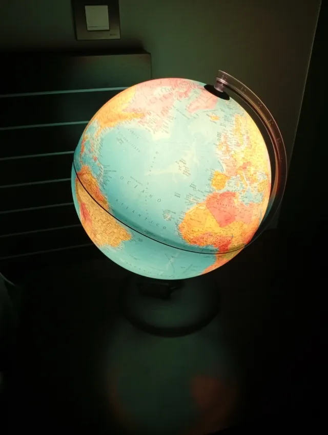 Lámpara Globo Terráqueo Iluminado