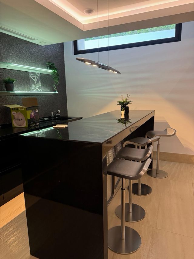 Mueble de cocina negro 