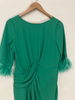 Vestido Cocoa verde con plumas