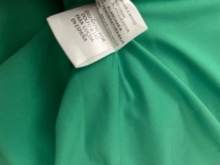 Vestido Cocoa verde con plumas