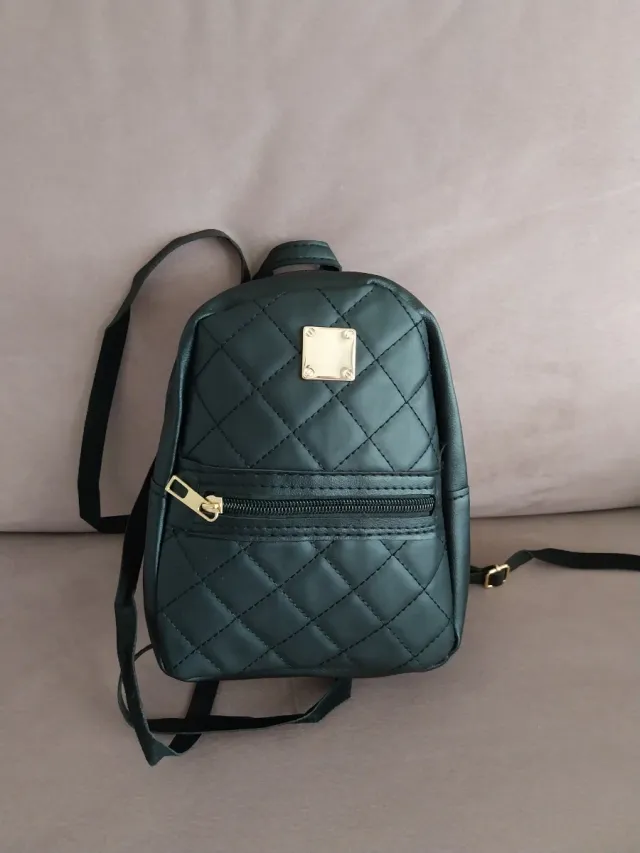 Mini mochila acolchada negra