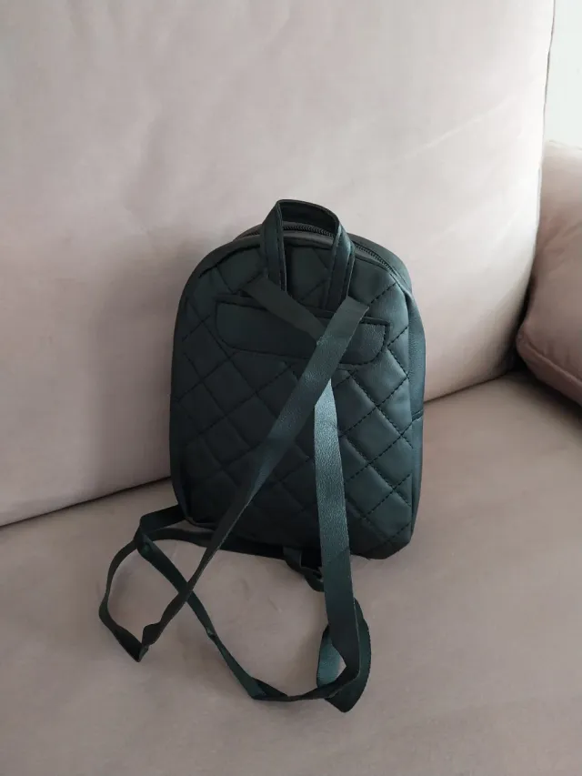 Mini mochila acolchada negra