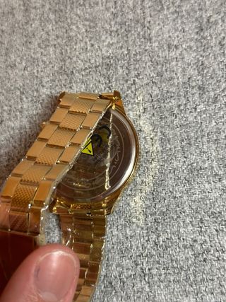 Reloj Dorado Elegante