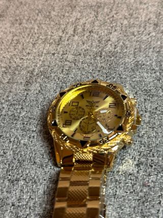 Reloj Dorado Elegante