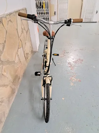 Bicicleta eléctrica MONTY plegable color crema