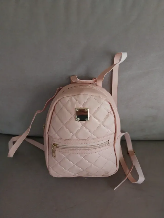 Mini mochila rosa acolchada