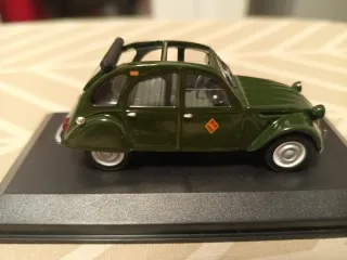Coche Colección Altaya Citroën 2CV Guardia Civil