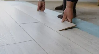 Instalación de tarima y suelo vinílico