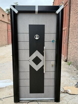 PUERTAS DE ENTRADA PERSONALIZADAS