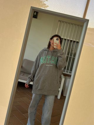Sudadera gris Álvaro Moreno