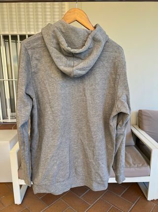 Sudadera gris Álvaro Moreno