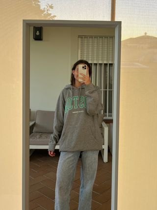 Sudadera gris Álvaro Moreno