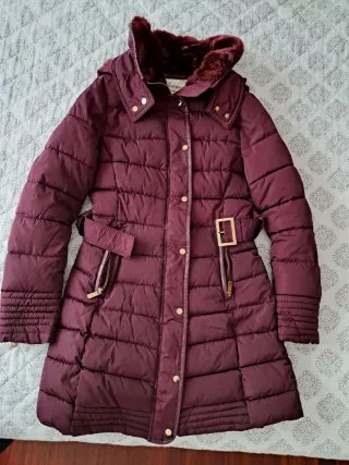 Plumifero mujer granate con capucha