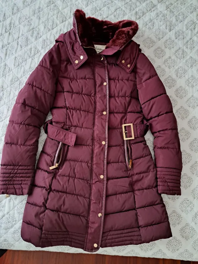 Plumifero mujer granate con capucha