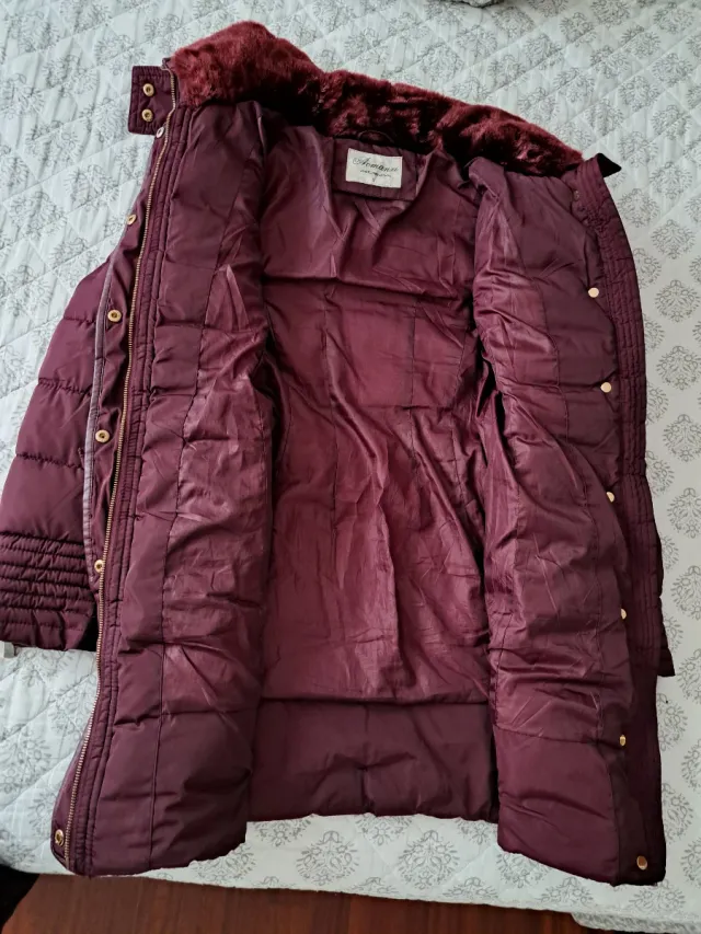 Plumifero mujer granate con capucha