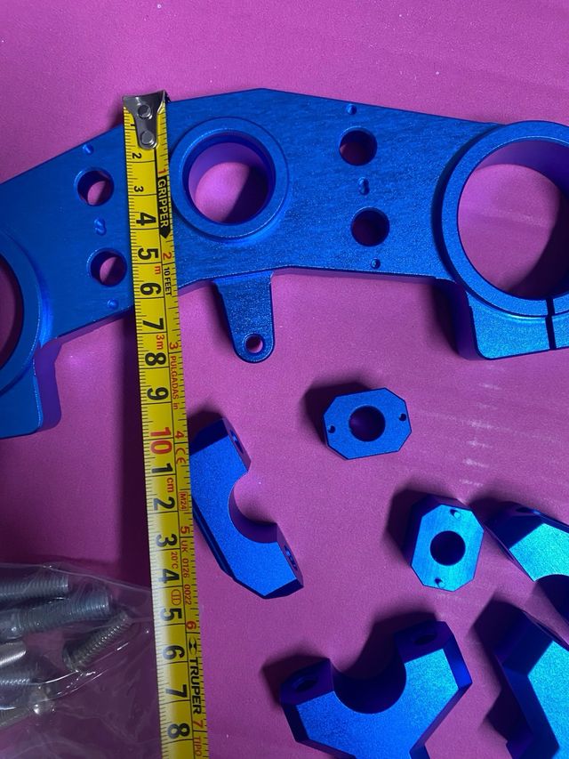 Abrazadera superior manillar moto azul