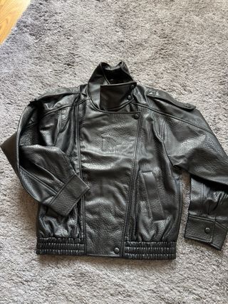 Cazadora viral 
efecto piel zara YSL bives 