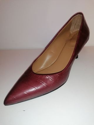 Scarpa donna tacco in cuoio, coccodrillo bordeaux