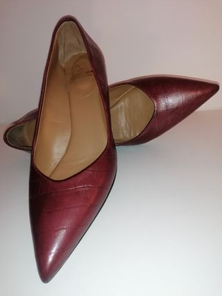 Scarpa donna tacco in cuoio, coccodrillo bordeaux