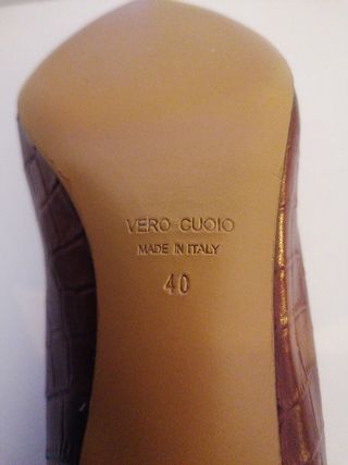 Scarpa donna tacco in cuoio, coccodrillo bordeaux