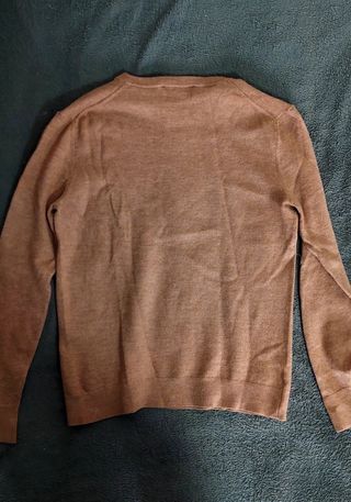 Suéter marrón de manga larga