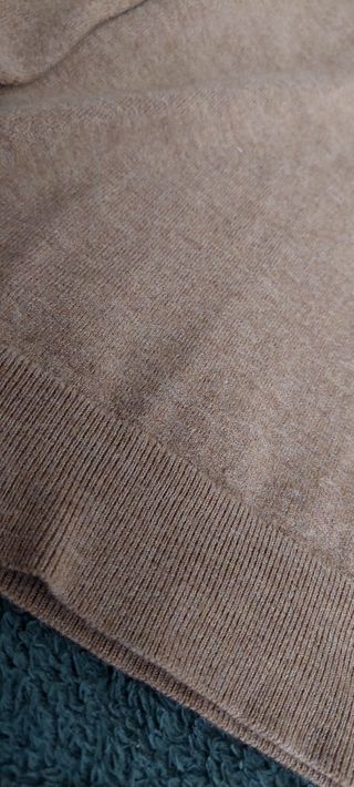 Suéter marrón de manga larga