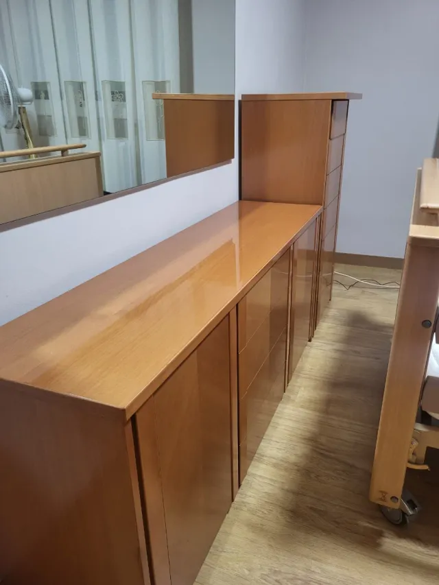 Conjunto 2 mesitas + cómoda y cajonera