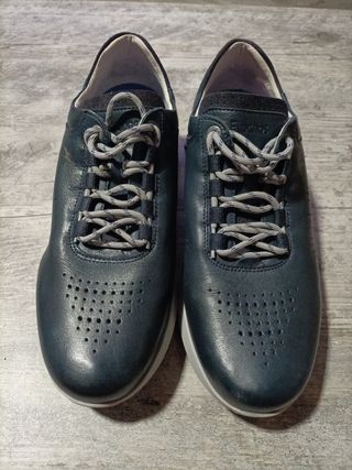 Zapatillas deportivas azul marino piel FLUCHOS