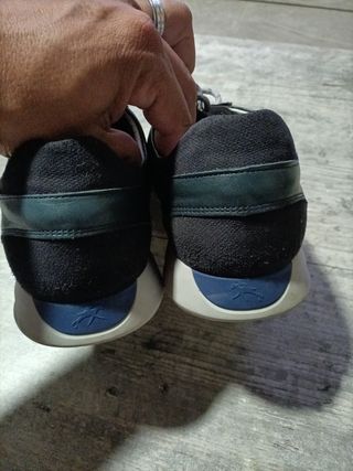 Zapatillas deportivas azul marino piel FLUCHOS