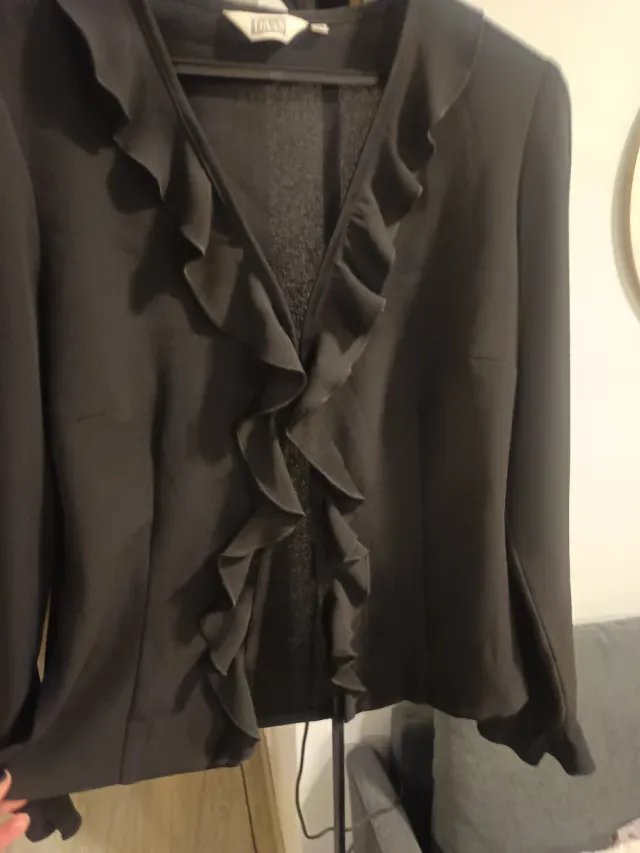 Blusa negra volantes talla M