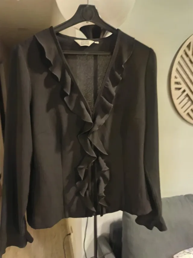 Blusa negra volantes talla M