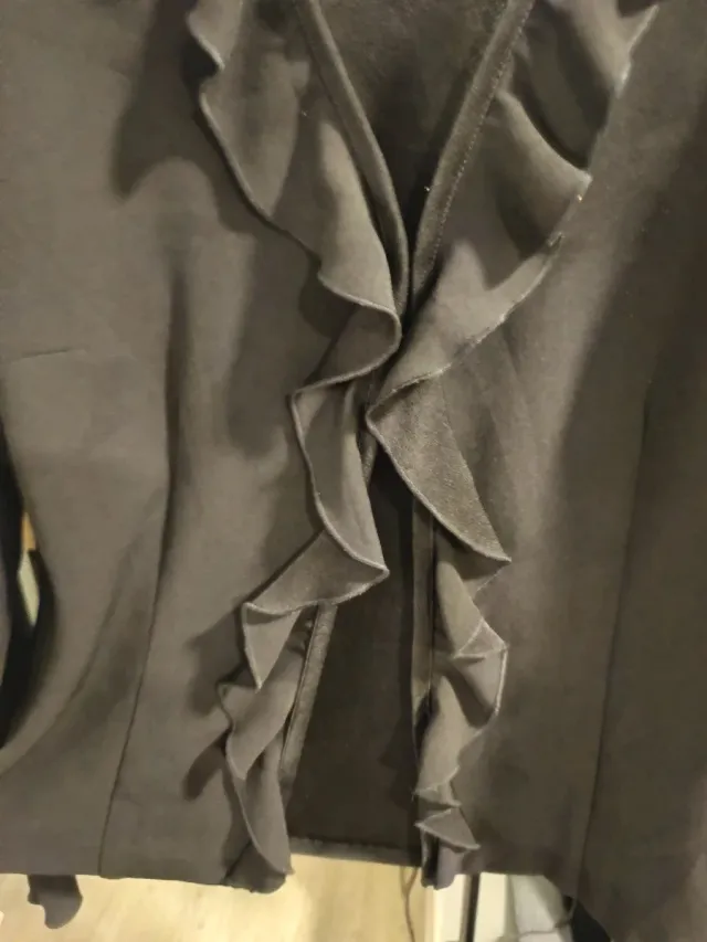 Blusa negra volantes talla M