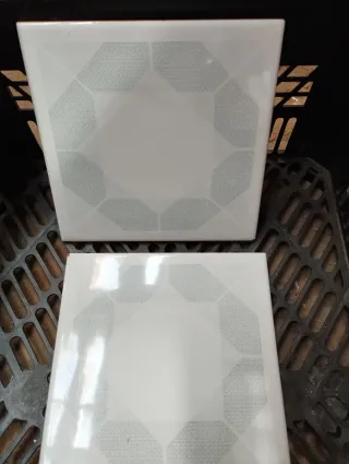 2 azulejos vintage blancos