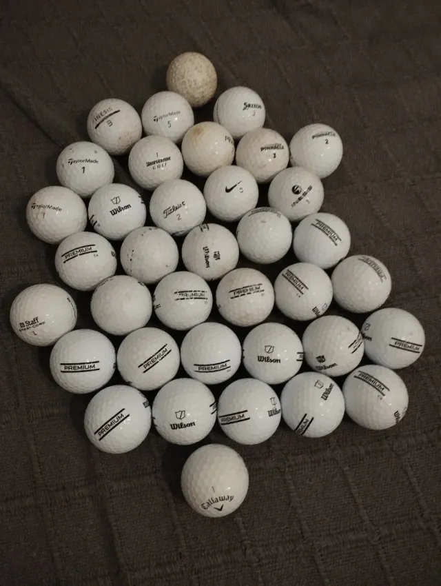 Lote de 40 Bolas de Golf Variadas