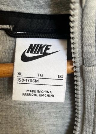 Sudadera Nike Tech Gris