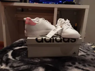 Zapatillas Adidas Blancas y Rosas  Advantage Base