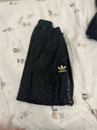 Conjunto Adidas Negro y Dorado