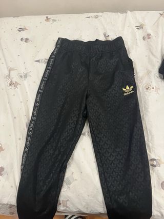 Conjunto Adidas Negro y Dorado