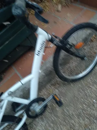 Bicicleta infantil Btwin blanca
