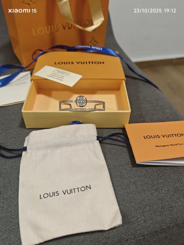 Brazalete Louis Vuitton color plata