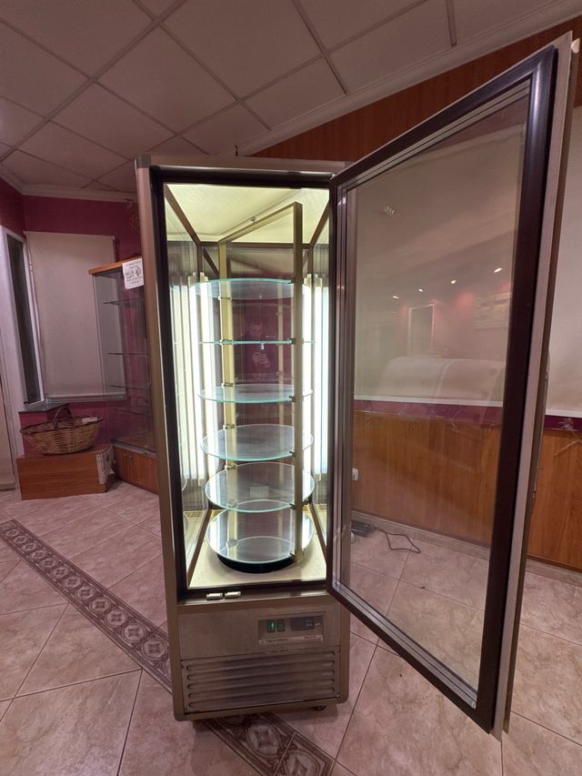 Vitrina expositora fría rotatoria