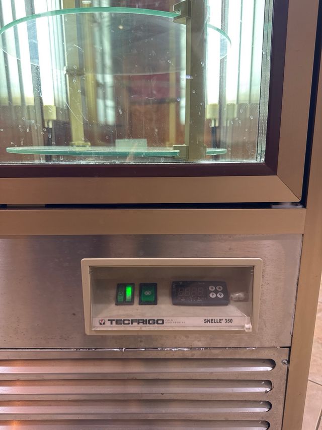 Vitrina expositora fría rotatoria