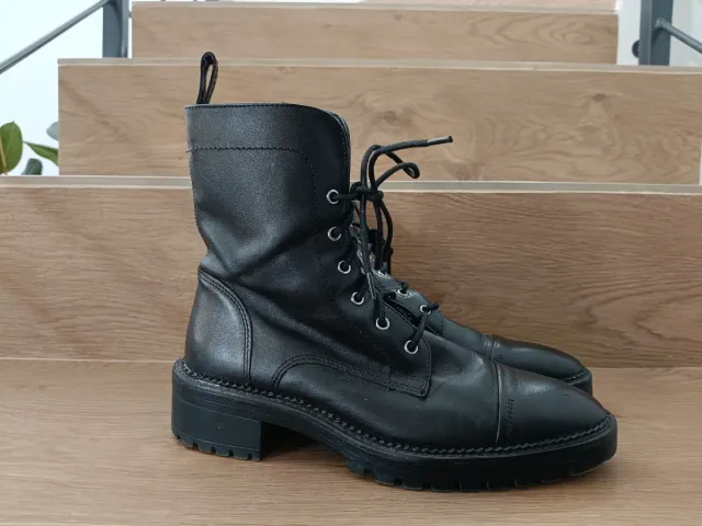 Botas de piel negras media caña