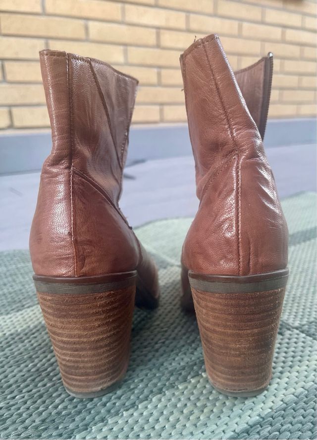 Botines de piel auténtica marrones