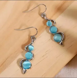 Pendientes azules y plateados