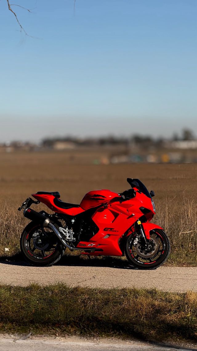 Hyosung GTR 125 Roja