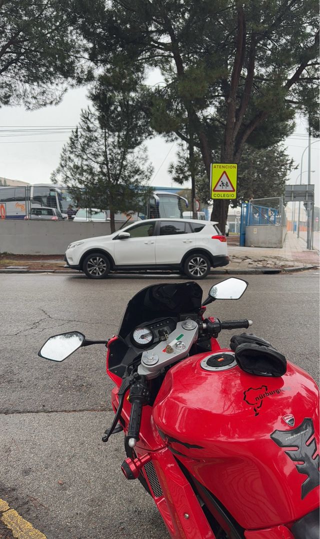 Hyosung GTR 125 Roja